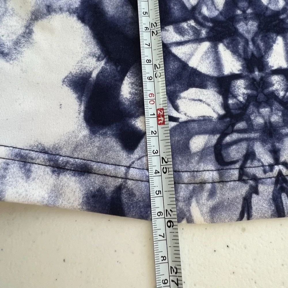 Lululemon Cool Racerback Tank Top Women's Sz 2‎ White Blue Tie Dye